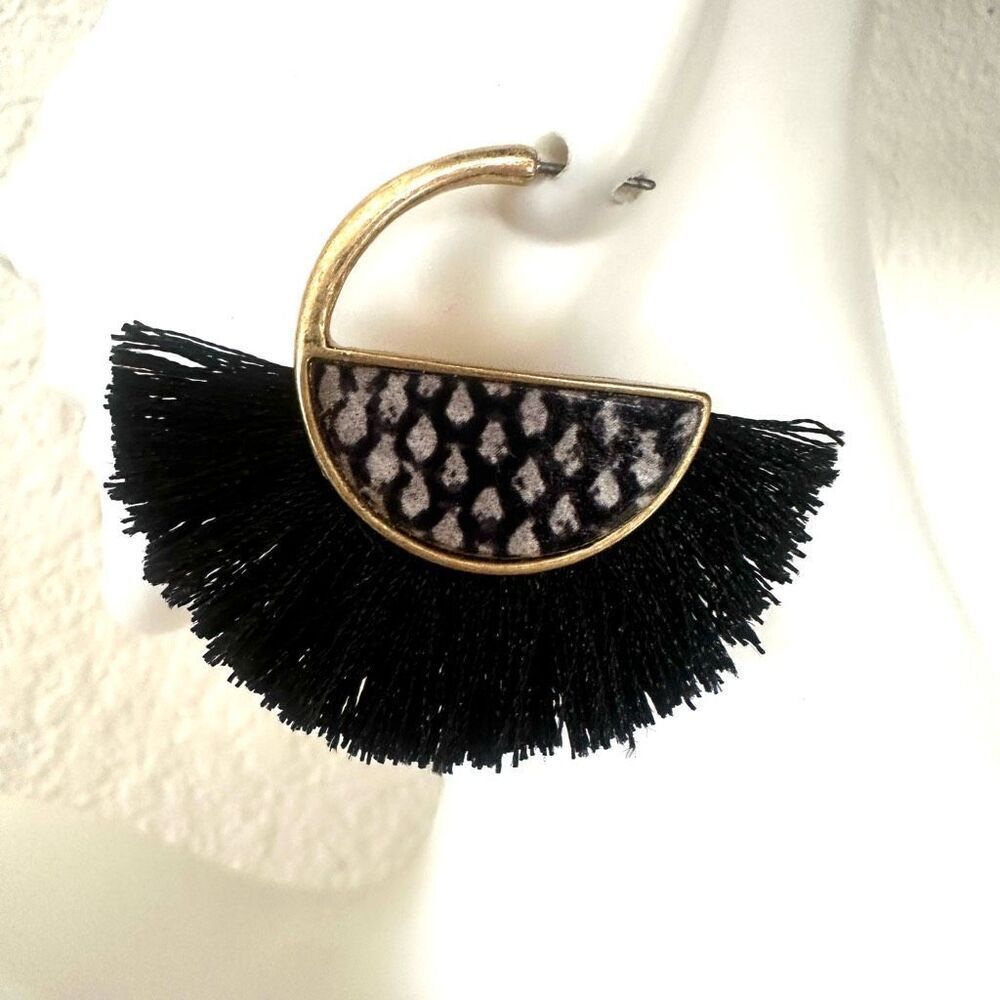 Half moon black and gold tone fringe earrings - Picture 4 of 7
